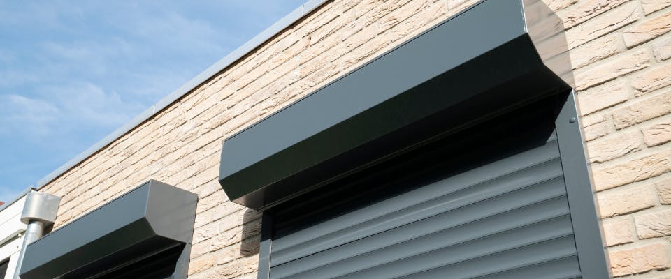 Isolerende rolluiken bij inhuis plaza