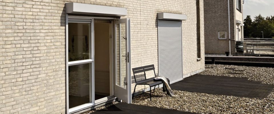 Rolluik deur bij inhuis plaza