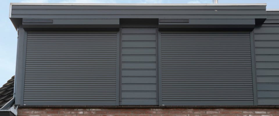 Rolluiken antraciet bij inhuis plaza