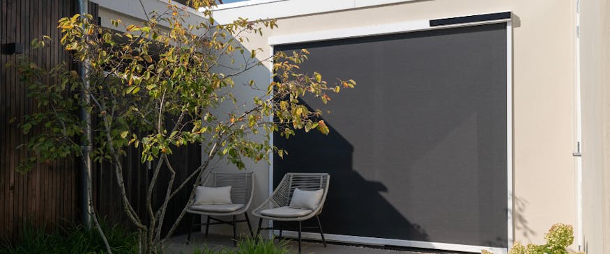 Screens op zonne-energie bij inhuis plaza