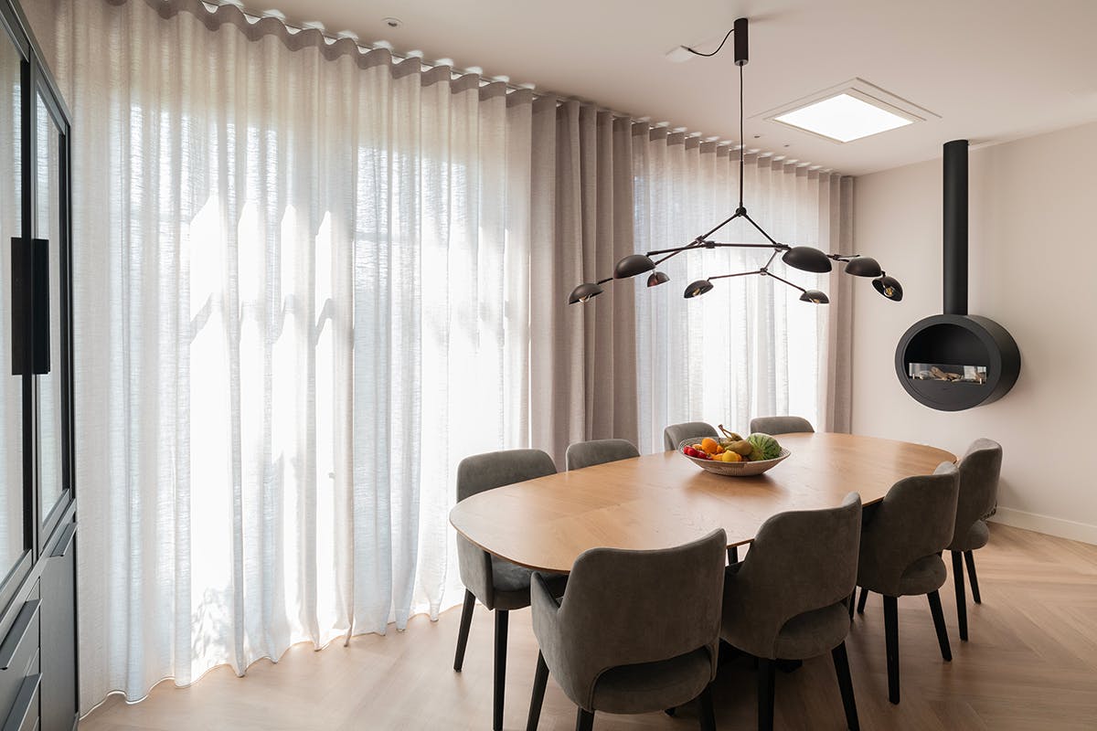 Elektrische gordijnen eetkamer inhuis plaza