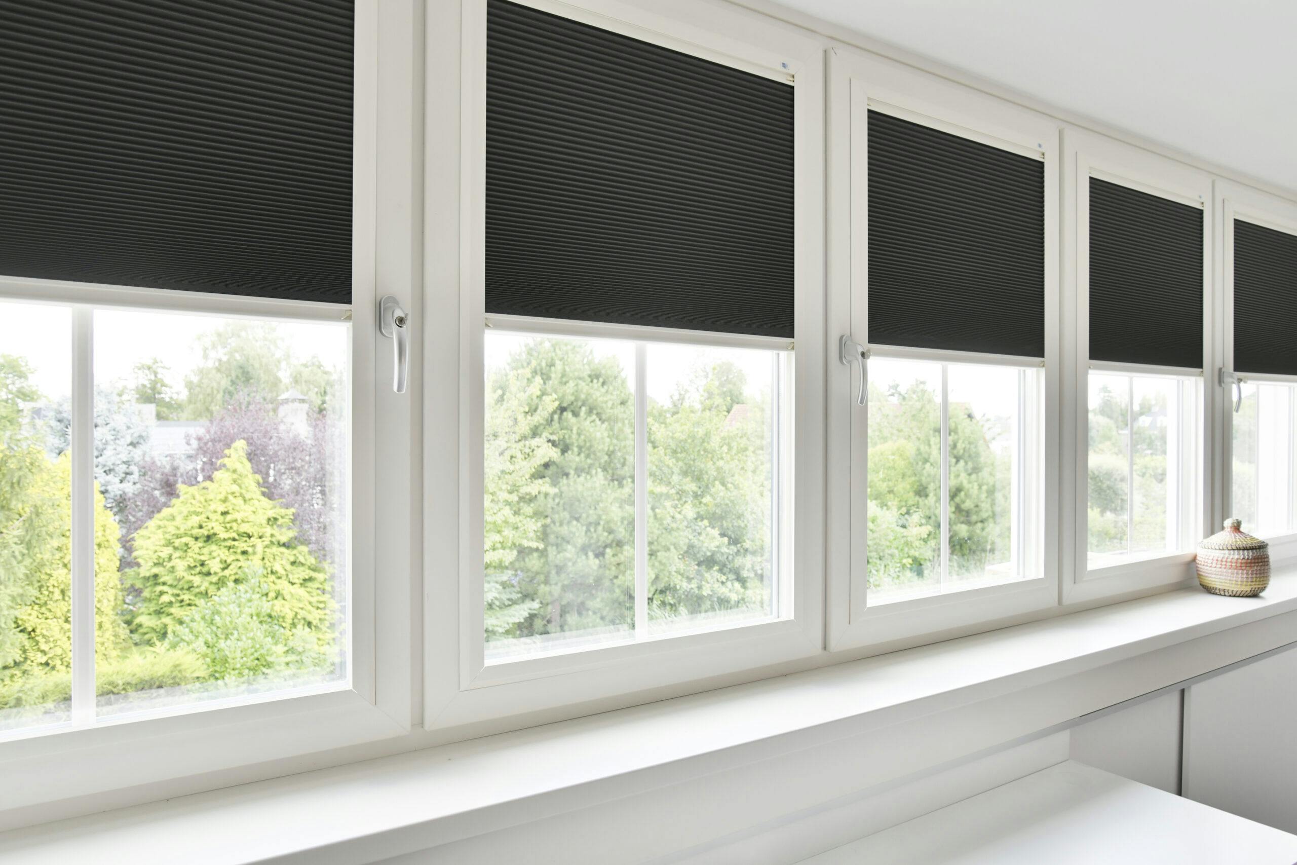 Plisse gordijnen zonder boren