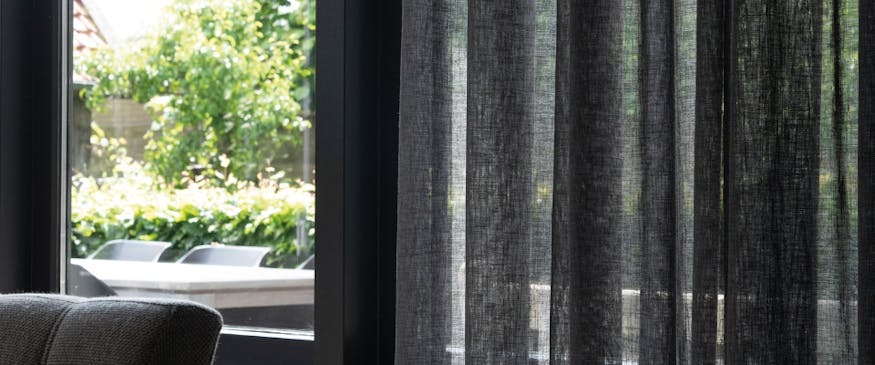 Zwarte gordijnen
