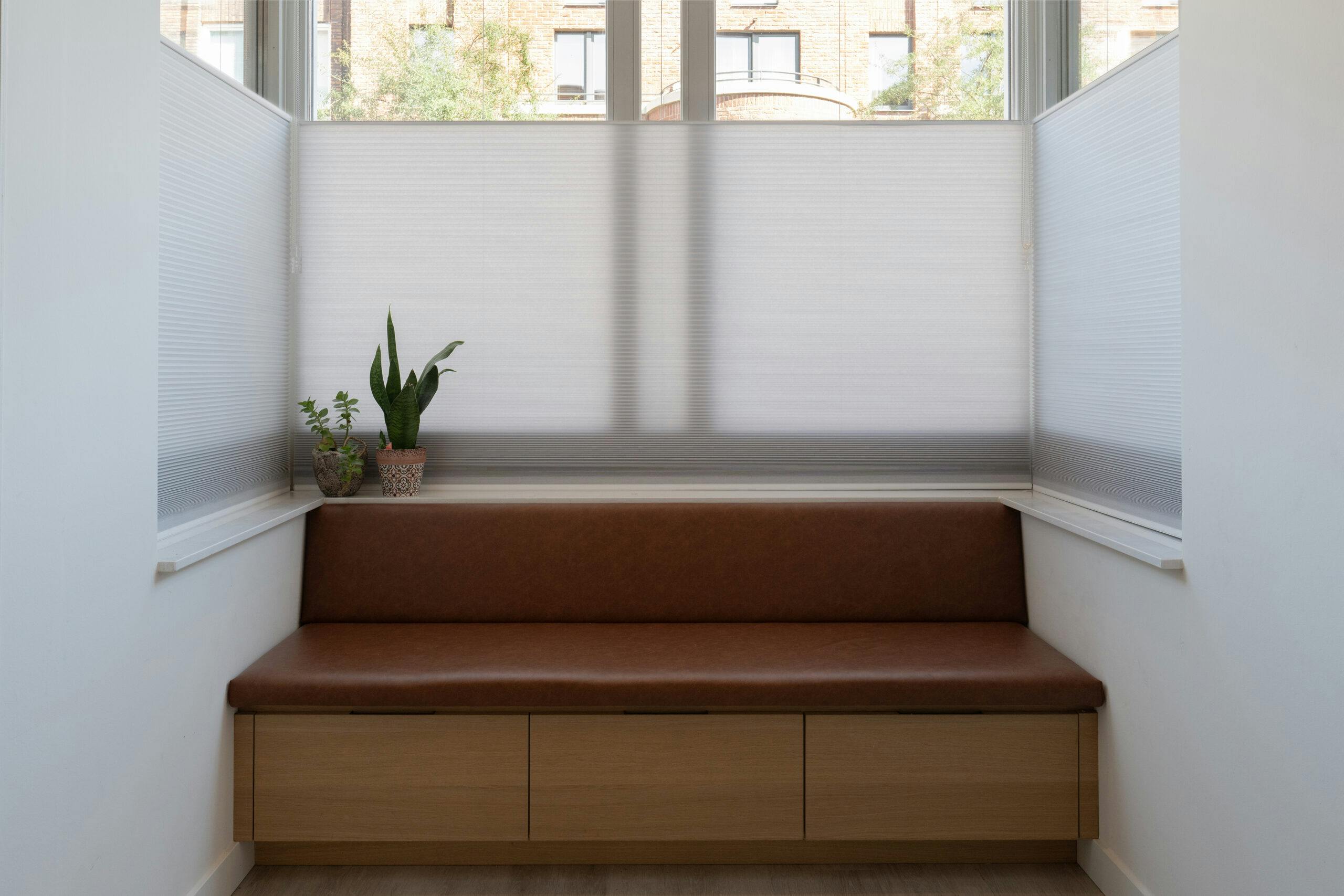 witte plisse gordijnen