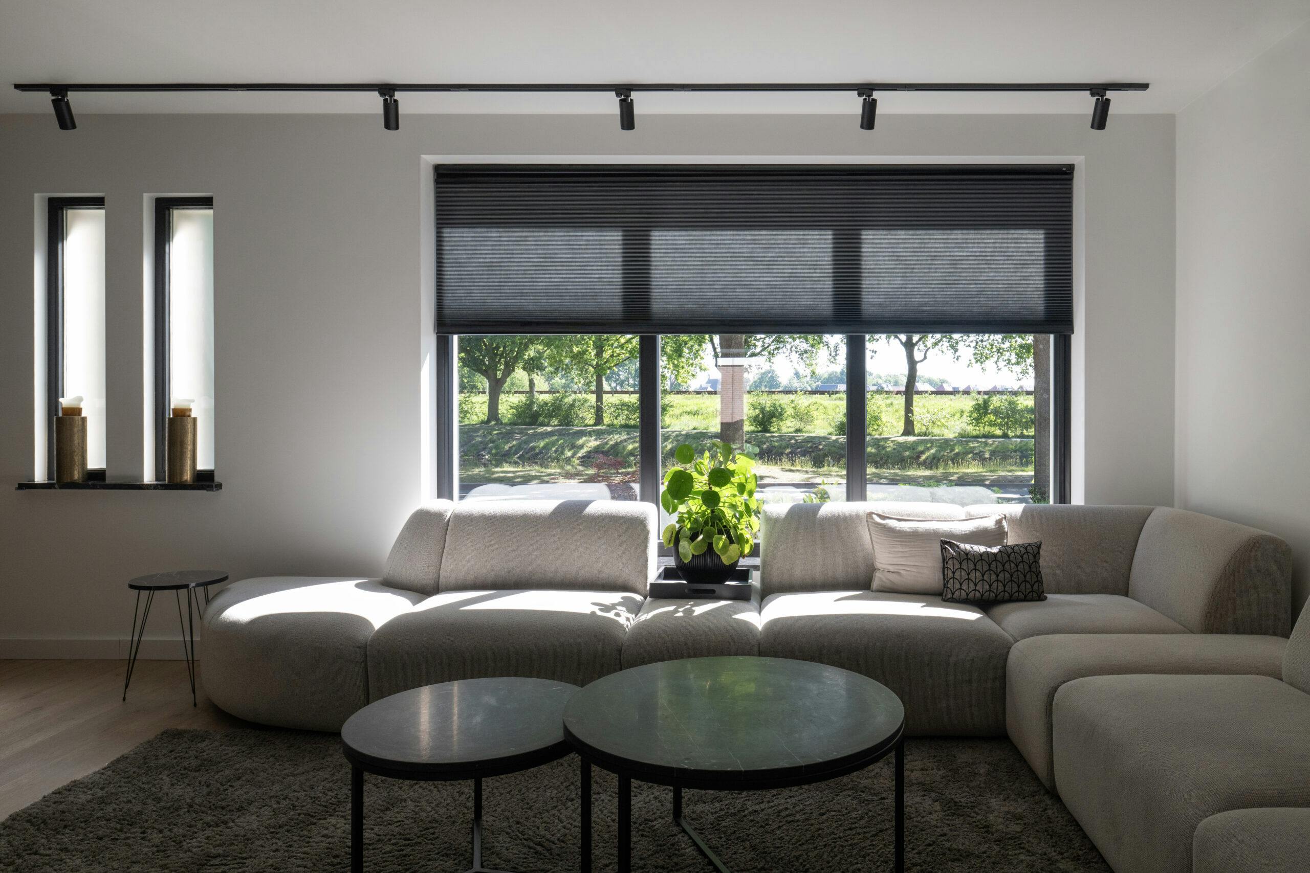 zwarte plisse gordijnen