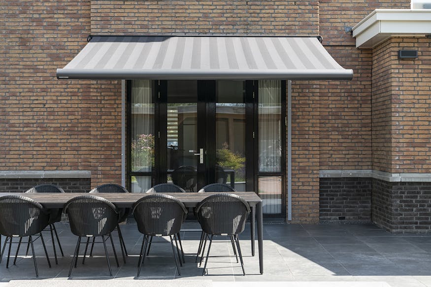 Klein zonnescherm bij inhuis plaza