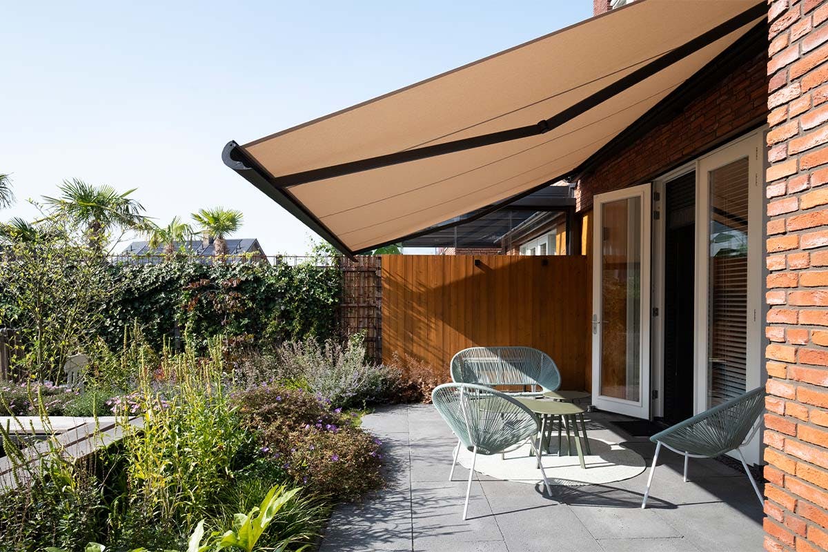 Zonnescherm 4 meter bij inhuis plaza