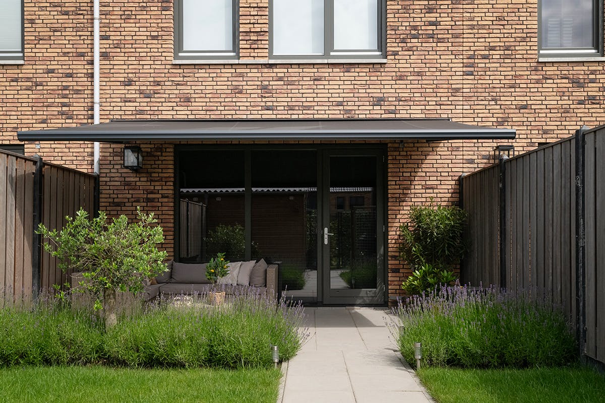 Zonnescherm 4 meter breed inhuis plaza