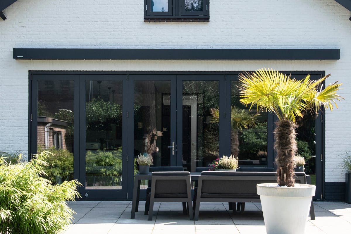 Zonnescherm gesloten cassette uitstraling