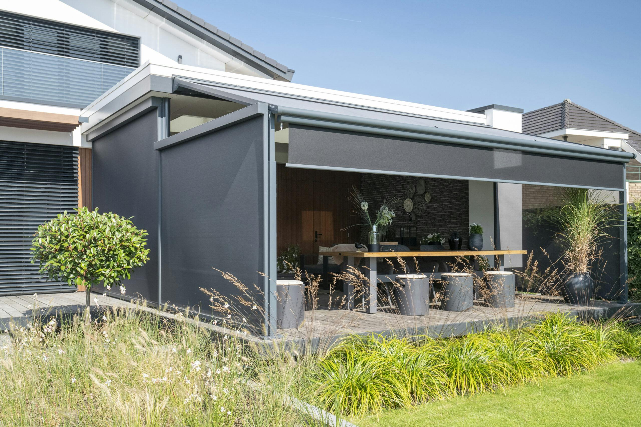 Zonwering terras bij inhuis plaza