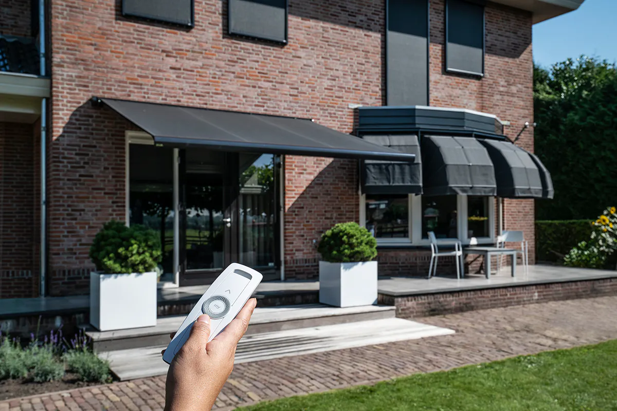 Elektrische markiezen bij inhuis plaza