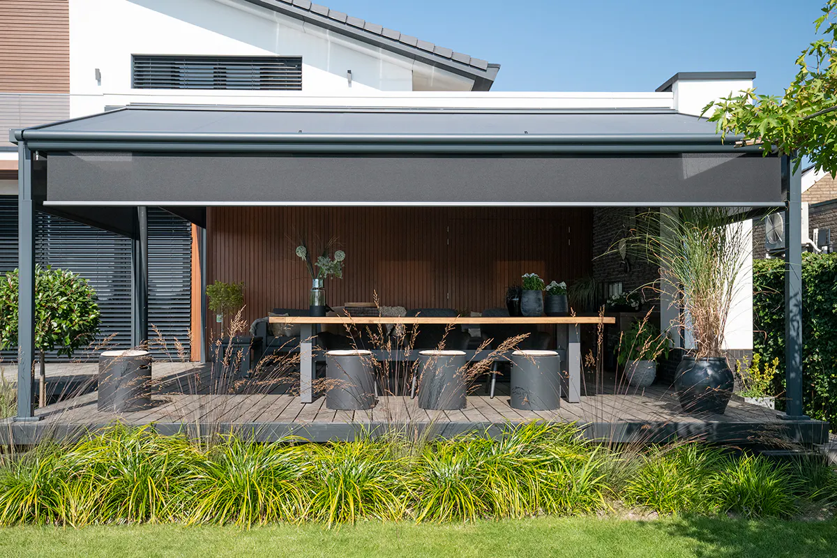 Pergola zonwering bij inhuis