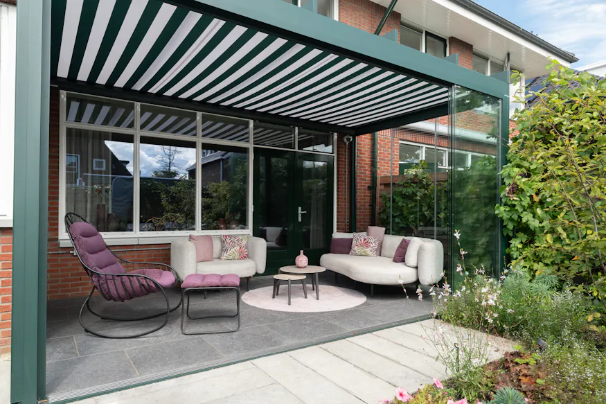 Veranda zonwering binnenkant inhuis plaza