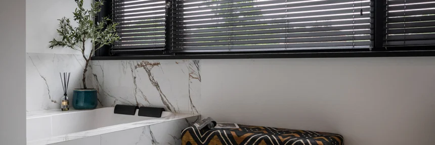 Badkamer houten jaloezieën