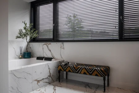 Badkamer houten jaloezieën