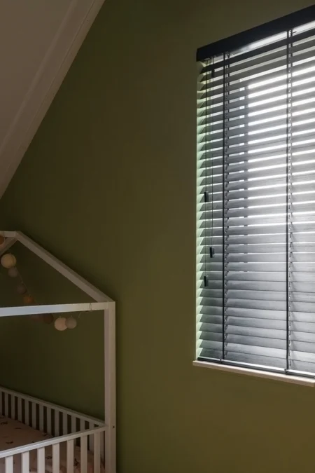 Houten jaloezieën kinderkamer